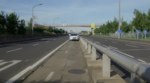 Дорожные отбойники: характеристики, прочность, долговечность и соответствие стандартам безопасности для трасс, парковок и промзон